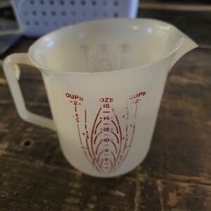 Vintage Tupperware Measuring Cup #134-2 Raised Red Numbers 2 Cup - Cups And Ozs